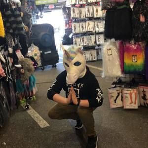 Meet your Posher, Simon